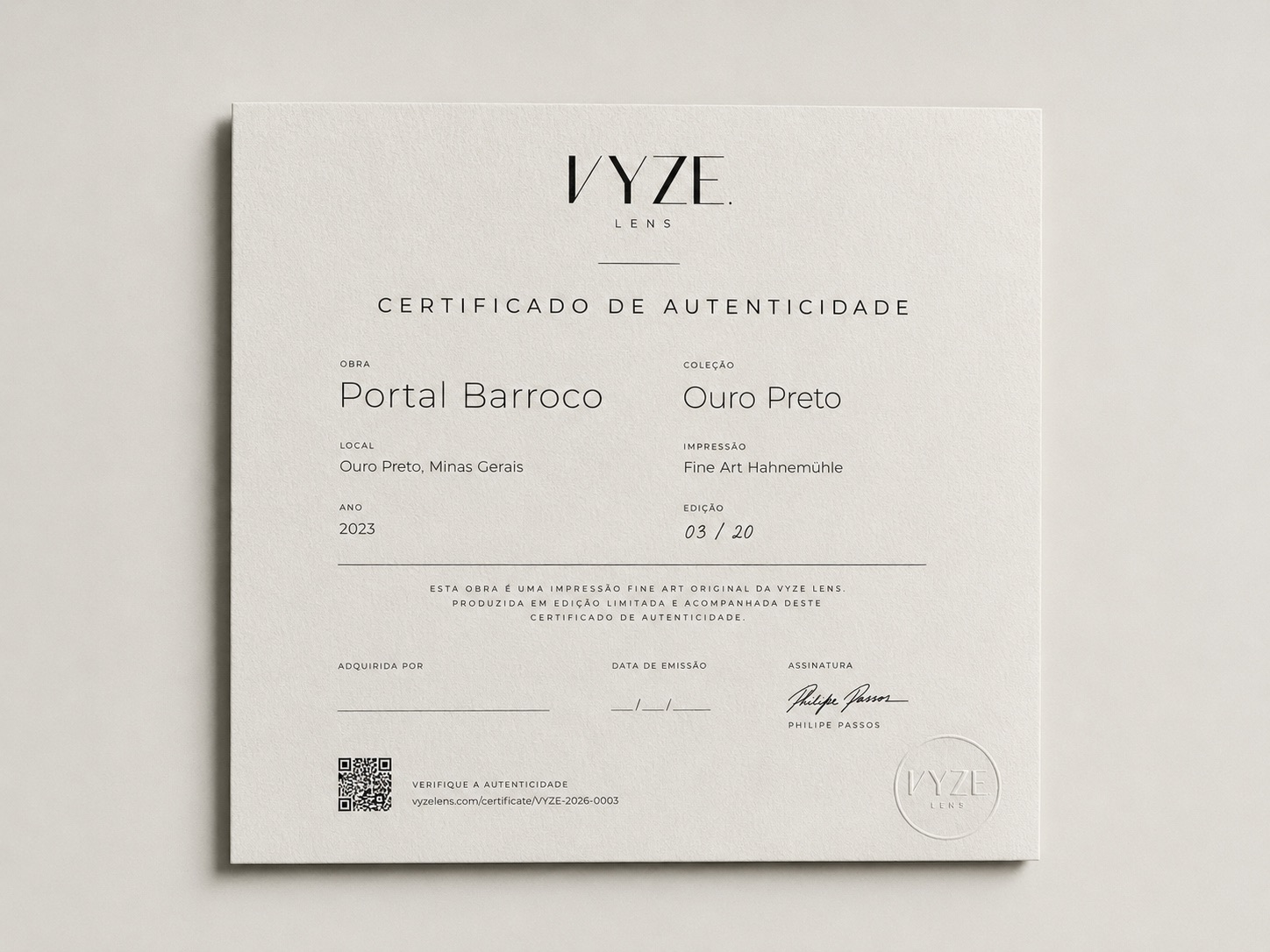 Certificado de autenticidade VYZE Lens em papel de arquivo